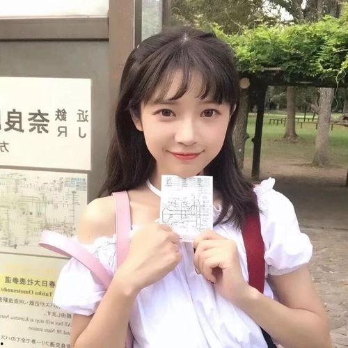 吃瓜女网红图片大全,趣味横生的美食时光